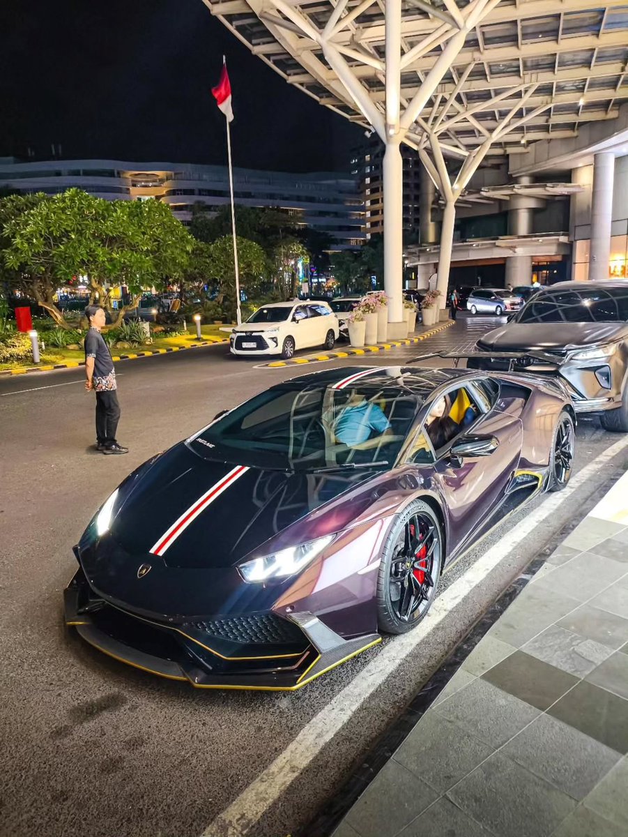 KennaStabllb's tweet photo. Lamborghini Huracán... https://t.co/D53VSVg1e8