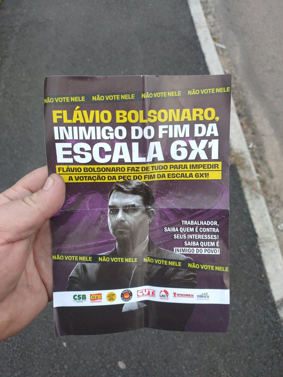 RafaelLoss4's tweet photo. Hoje estavam distribuindo estes panfletos na porta da empresa! Fico pensando no jogo sujo desta turma! https://t.co/0Wxaxrv0Qd