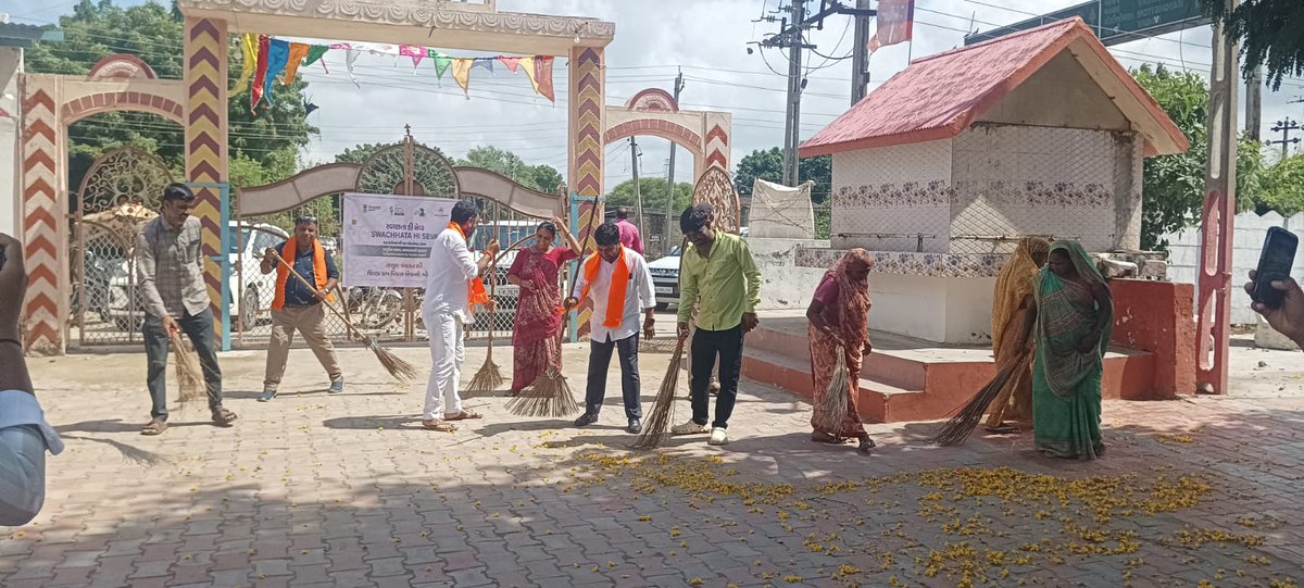 SwachchhM's tweet photo. સ્વચ્છતા હી સેવા - કડી તાલુકાના મેડાઆદરજ ગામે સ્વચ્છતા શપથ ,શ્રમદાન સાથે પ્રારંભ#SHS2026            #SWACHHTAHISEVA2026                                          @ministry_of_jal_shakti
@swachhbharat
@MoJSDDWS
@cmogujarat
@crdgujarat1
@dcofficeguj
@indiaruraldev
@MoRD_GoI https://t.co/lHbCsjVSfm