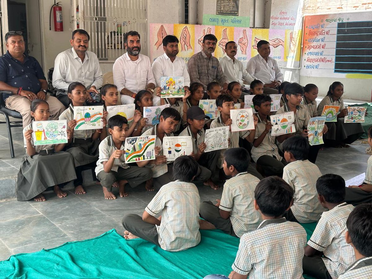 SwachchhM's tweet photo. સ્વચ્છતા હી સેવા - કડી તાલુકાના મેડાઆદરજ ગામે સ્વચ્છતા શપથ ,શ્રમદાન સાથે પ્રારંભ#SHS2026            #SWACHHTAHISEVA2026                                          @ministry_of_jal_shakti
@swachhbharat
@MoJSDDWS
@cmogujarat
@crdgujarat1
@dcofficeguj
@indiaruraldev
@MoRD_GoI https://t.co/lHbCsjVSfm