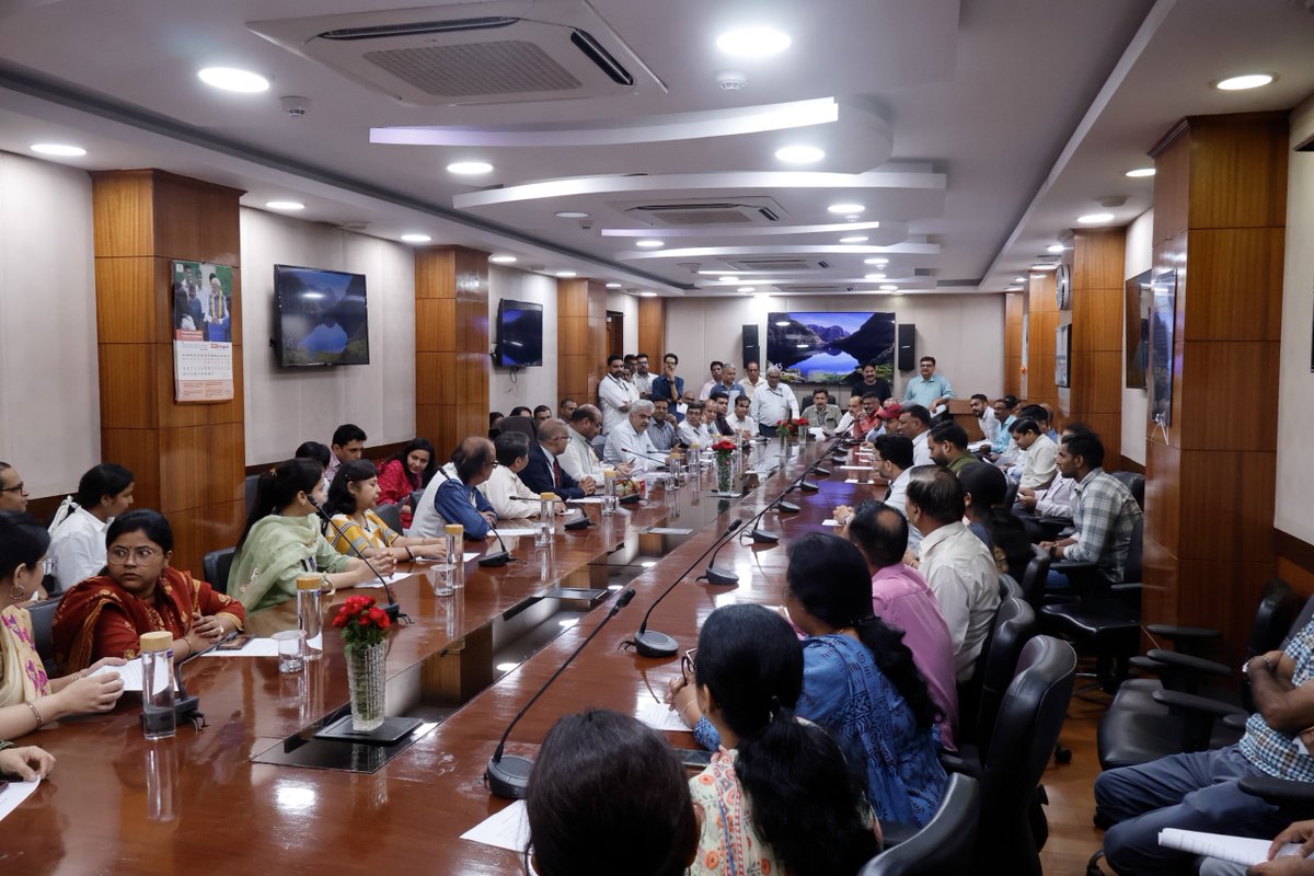 icarindia's tweet photo. CAR commences #SwachhataHiSeva2026 (17 Sep–2 Oct) with a pledge ceremony at Krishi Bhawan, New Delhi. Dr. M.L. Jat, DG, ICAR, administered the pledge.

#SHS2026 #ICAR @ChouhanShivraj  @mpbhagirathbjp  @RNK_Thakur  @AgriGoI  @PIB_India  @mygovindia https://t.co/ivwPJ3ZRan