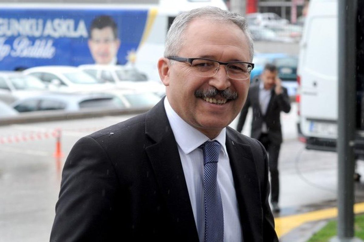 Pardonhaber's tweet photo. Abdulkadir Selvi:

"Erdoğan, fil dişi kulelerde yaşamıyor, AKP MYK toplantısında 'Ekonomik sıkıntılar var, halledeceğiz' dedi." https://t.co/Ok7HNbUzZx