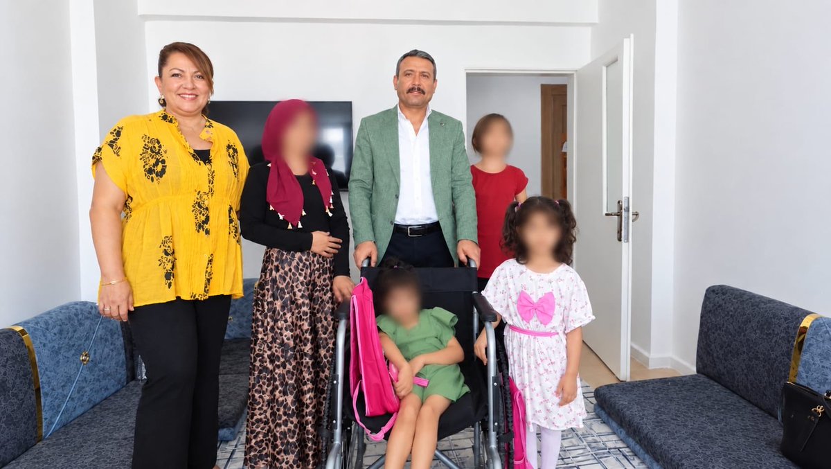 HsnozcoskunMHP's tweet photo. Milliyetçi Hareket Partisi (MHP) Diyarbakır İl Başkanlığı olarak  Kayapınar ilçemizde  küçük kız kardeşimize ihtiyaç duyduğu tekerlekli sandalyeyi teslim ederek Bilge Liderimiz Sayın Dr. Devlet Bahçeli Bey’in selamını ilettik. 
@MHP_Bilgi  @dbdevletbahceli  @MHPDYARBAK7n https://t.co/IcDBmKW5hQ
