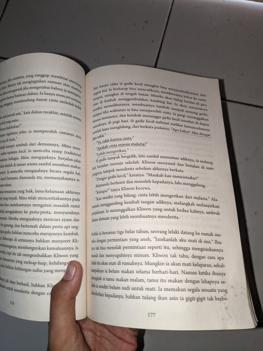 fullsun1307's tweet photo. PRELOVED!!
Buku Novel Cantik Itu Luka
Harga : 80.000

Buku ORI, ada coretan pensil di beberapa halaman tapi enggak ganggu ke tulisannya bisa di hapus, ada noda juga di beberapa halaman tapi cuman di bawah dan enggak ganggu ke tulisannya.

Yang Minat boleh DM lagi BU https://t.co/KEdUX25RSs