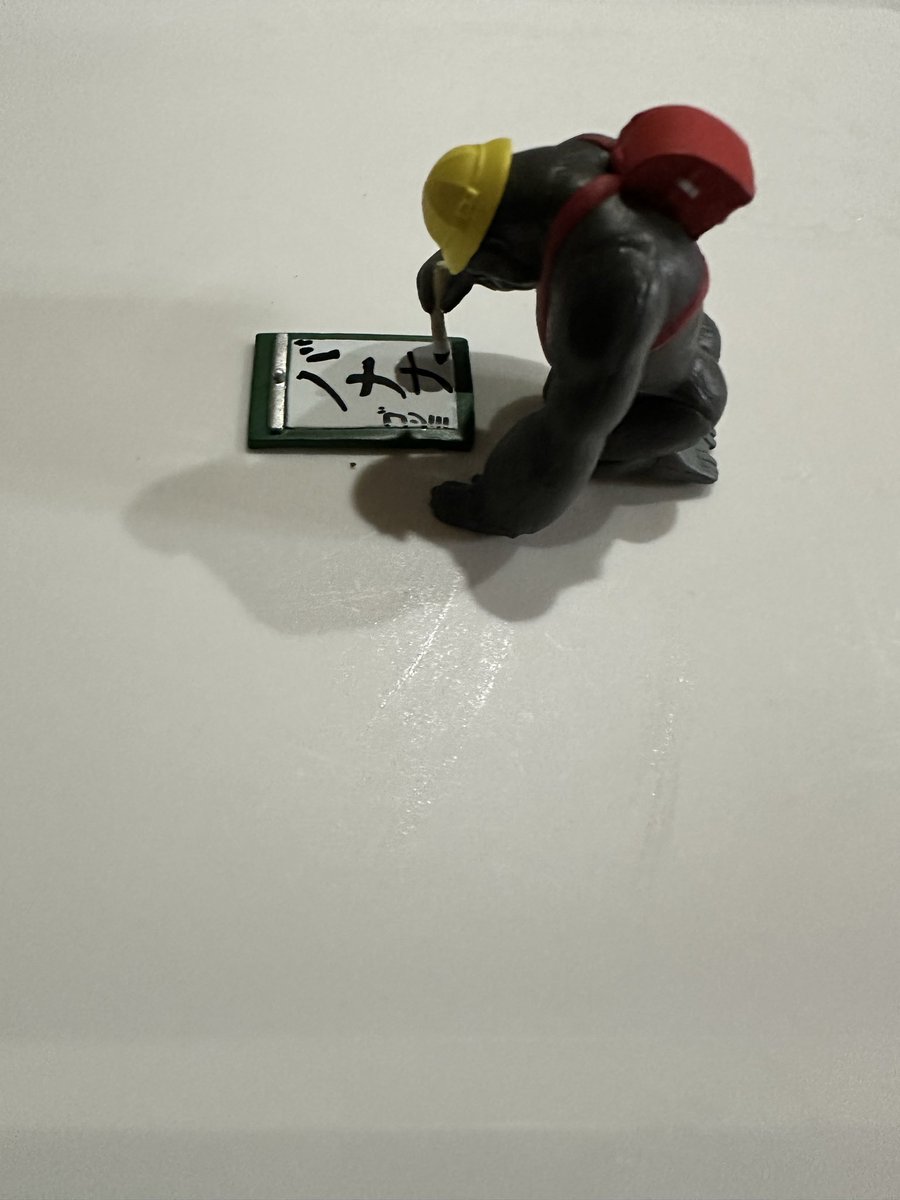 daidaizal's tweet photo. 今日社外に行って会社に戻ったらデスクにこれ置かれてたんだけどワシいじめられてるのかな？ https://t.co/pTeA9xLNAC