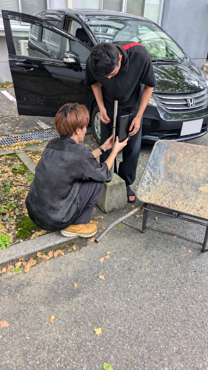 MICHINONE_CAR's tweet photo. 富山大学での学生向けカーシェア社会実験に向けて、準備中！🚗
今日は、学生がスムーズに車を利用できるように、キーボックスの設置作業を進めました🔑
こういう細かいところも一つずつ、自分たちで試しながら形にしています。
9/24（木）からの社会実験スタートまであと少し！
#富山大学 #カーシェア https://t.co/ov6Drs5k1g