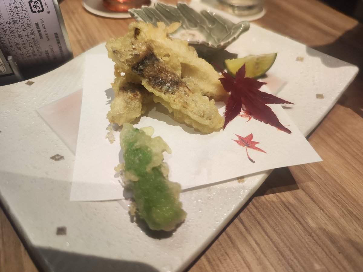 KiRUTO_CODE_K's tweet photo. 今日は蟹と松茸で酒を飲む https://t.co/LtW1n7BIOV