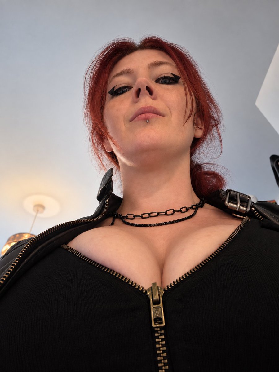 BellaMariePearl's tweet photo. Pretty sure this is your favourite angle. 🖤 https://t.co/fKsIiuUm7L
