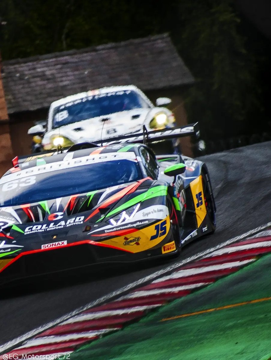 ArmandaBur1ee4's tweet photo. The #63 Barwell Motorsport Lamborghini flies through Lodge Corner at Oulton Park alongside the Toro Verde GT Porsche. https://t.co/KaitYlzhm2