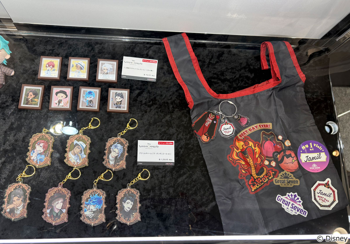 ANIPLEX_GOODS's tweet photo. 【プレミアムバースデー2026 POP-UP SHOP in OIOI】なんばマルイ
会場内では、フォトスポットのほかに
通販販売アイテムやフィギュア、ジャミルBDグッズの一部などを展示しております🌟

▽イベント詳細はこちら
https://t.co/ud3YHicsKy

#ツイステ https://t.co/TvThNu807Q