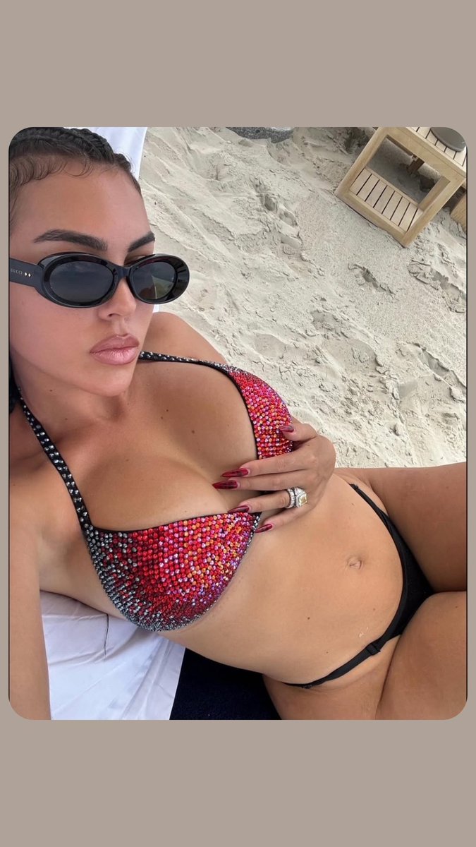 YourHave1's tweet photo. @LunaLovesxx I'm going to put two dicks, one in your ass and one in your pussy. Me and my friend, I'm your father, you whore. You have to have group sex. How can I see your cunt and ass, you whore? I want you. You're beautiful and your breasts are beautiful. You're prettier when you're naked. https://t.co/5y7KEJn4Vq