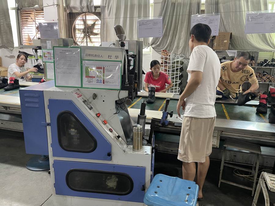 WayabloomShoes's tweet photo. A quick look inside our production line. ๐
From machines to skilled hands, every pair goes through many steps before it becomes a finished shoe.
#footwearmanufacturing #shoemaking #factorylife #OEM #ODM https://t.co/zKIGevhwzV
