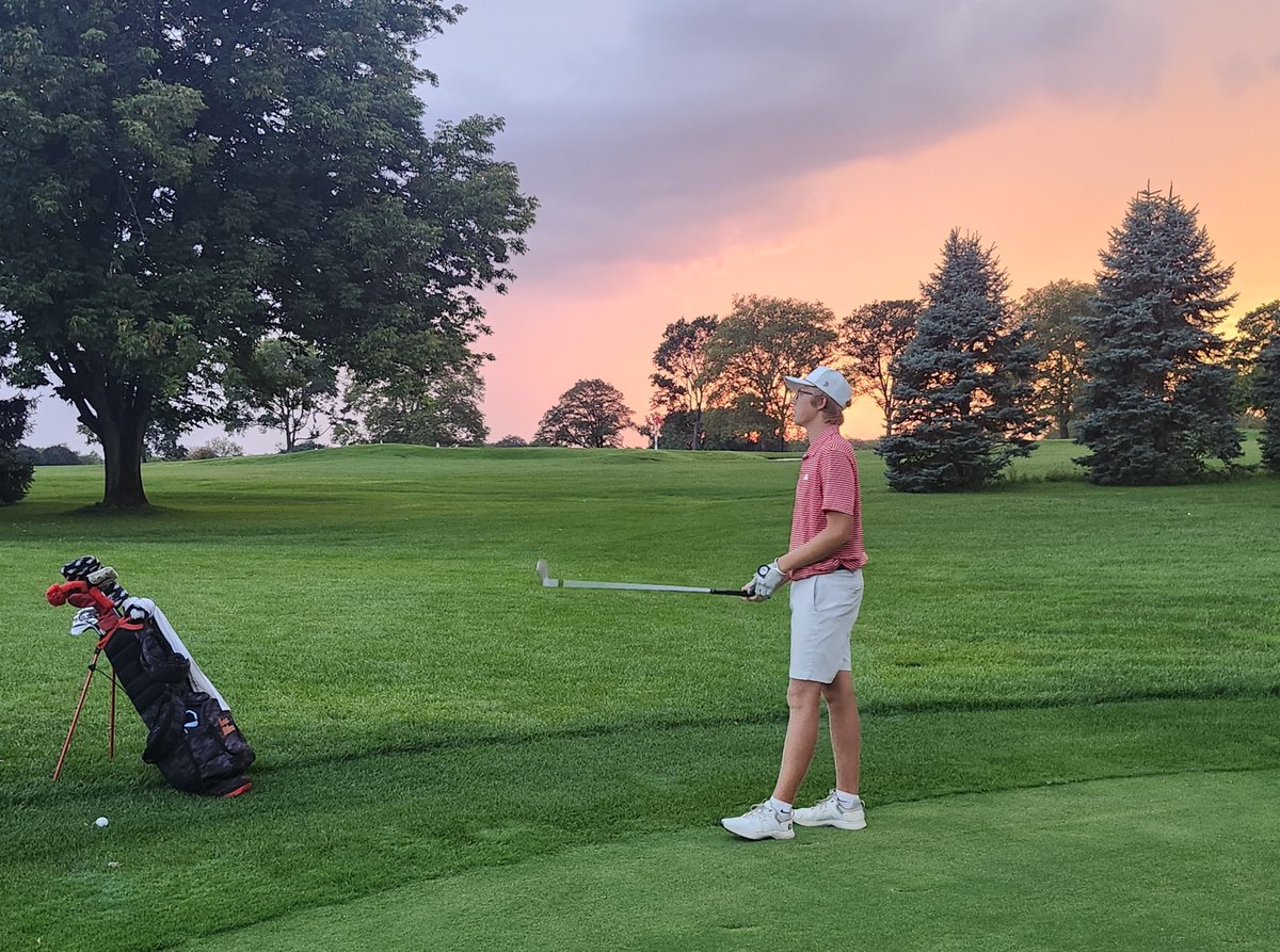 EaglesGolfBW's tweet photo. Eagles were treated to Scioto Country Club yesterday and came out on top!  Jake Nieset led the team with a 76 which was Medalist on the day.  Anthony Castiglione added a 78 and Spencer Rice with a 79.  Thanks to @UAmensgolf for hosting! 
#APPRECIATE https://t.co/fSElgtdjCN