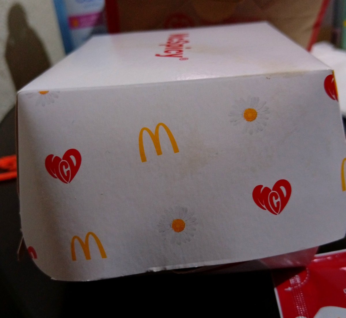 luvmaurie's tweet photo. So pumunta ako sa nearest mcdo samen and tinanong ko if magkakaroon sila nung mga merch na Collab ni gdragon at mcdo tapos sabi nila saken di daw nila alam and wala pa daw nababa sa kanila pero meron na sila nung food 🥹 gumastos lang ako para mag tanong whahaha #GDRAGON #Mcdo https://t.co/zm127nObRP