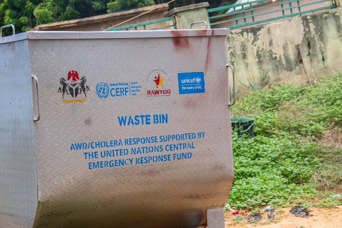RAWYOD's tweet photo. In collaboration with @UNICEF_Nigeria, with support from @OCHANigeria RAWYOD is distributing waste bins and handwashing stations to selected health facilities and public areas in Damaturu

Promoting proper waste disposal and hand hygiene for cleaner, safer, healthier communities https://t.co/KqhelT96Ie