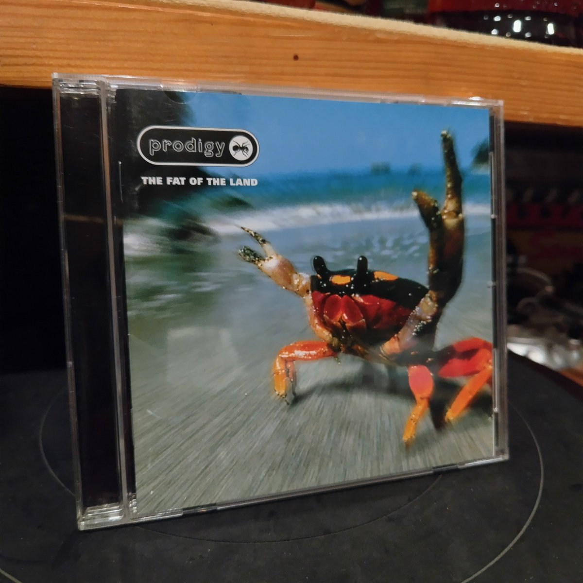 musicbargaffa's tweet photo. キース・フリント57回目の誕生日を祝って🎂プロディジーのアルバム『The Fat Of The Land』からスタート🎵本日のガッファは19時〜2時の営業予定です🍻
#keithflint #happybirthday #prodigy https://t.co/hUmUzPUl5B