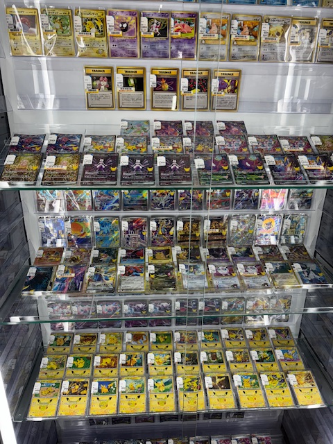 BOOKOFF_fussa's tweet photo. ブックオフ福生店

ポケモンカード大量入荷しました！！

30周年　シングルカード　FUR　ミュウ　ミュウツー
SAR　カード　多数入荷しております！

お探しの方は是非当店にお越しくださいませ！
＃ポケモンカード　＃ポケカ　＃30周年　＃ブックオフ
＃福生 https://t.co/p4PjOl9LXz