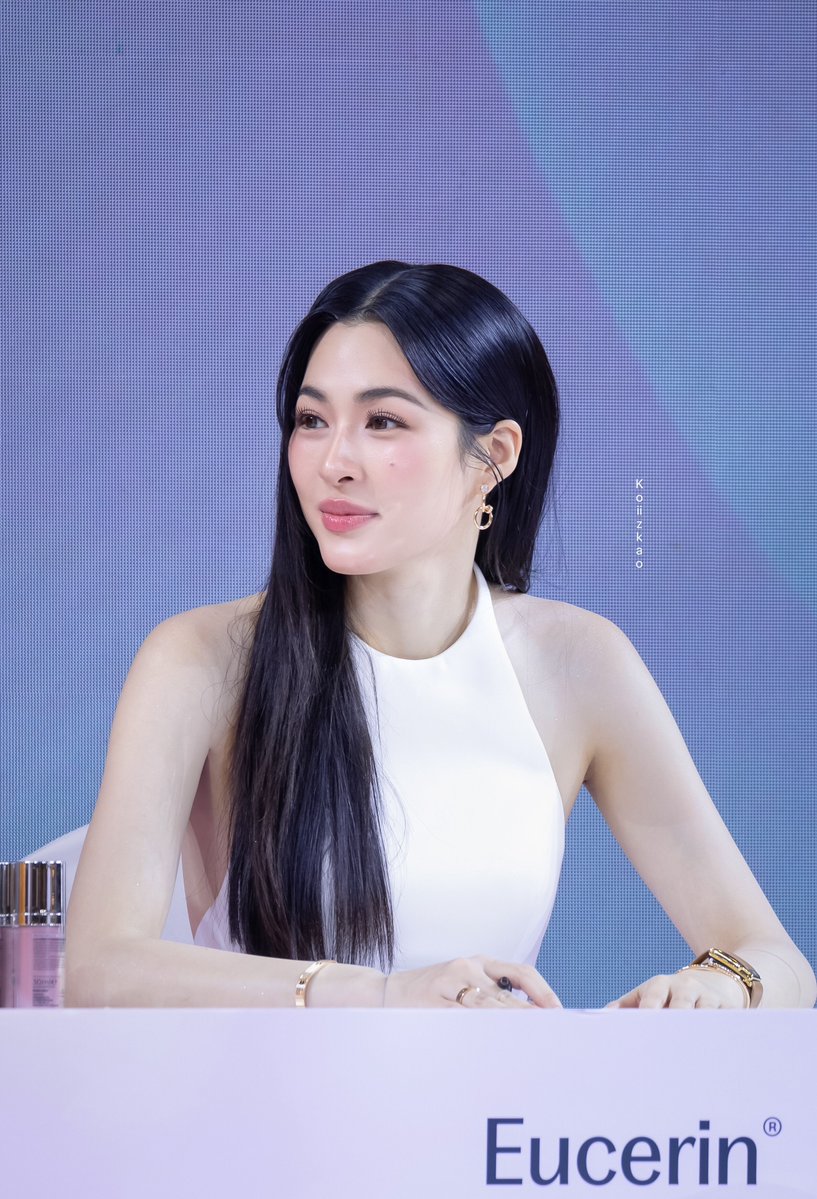 Koiiz9's tweet photo. 😊☺️😳🫠🤏🏻

EUCERIN SPOTLESS WITH LINGLING 
#EucerinNO1BrighteningCelebrationXLingLing 
#LinglingKwong #หลิงหลิงคอง‌ https://t.co/BVJfW20OqE