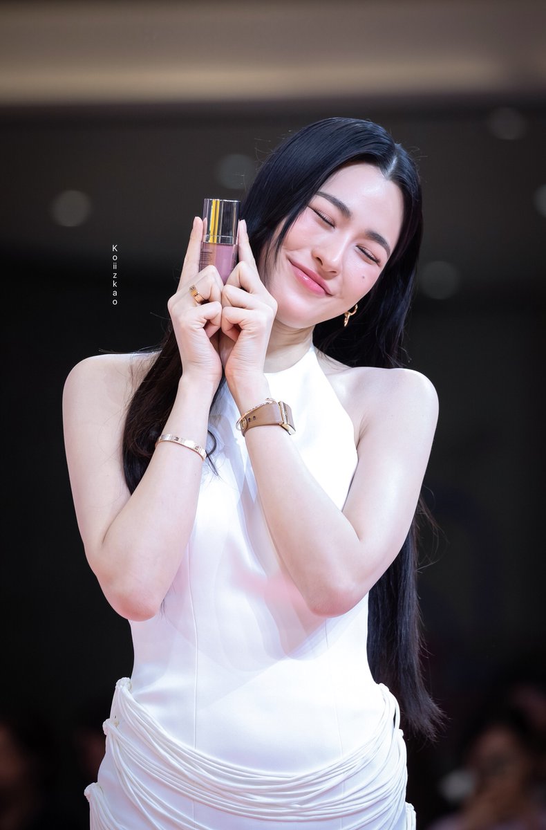 Koiiz9's tweet photo. 😊☺️😳🫠🤏🏻

EUCERIN SPOTLESS WITH LINGLING 
#EucerinNO1BrighteningCelebrationXLingLing 
#LinglingKwong #หลิงหลิงคอง‌ https://t.co/BVJfW20OqE