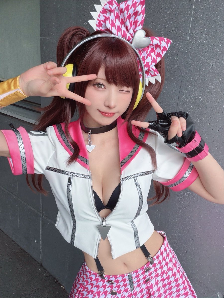 enako_cos's tweet photo. セガ/アトラスブースの『ペルソナ４ リバイバル』トークショーにて
りせちー(アイドル衣装)のコスプレで出演してました！

P5から入った新参者ですが、ペルソナ30周年という年にお呼びいただけて光栄でした…！✨
発売まであと5ヶ月！楽しみだ〜！！🫶
#TGS2026 https://t.co/i5hdHgHbxh