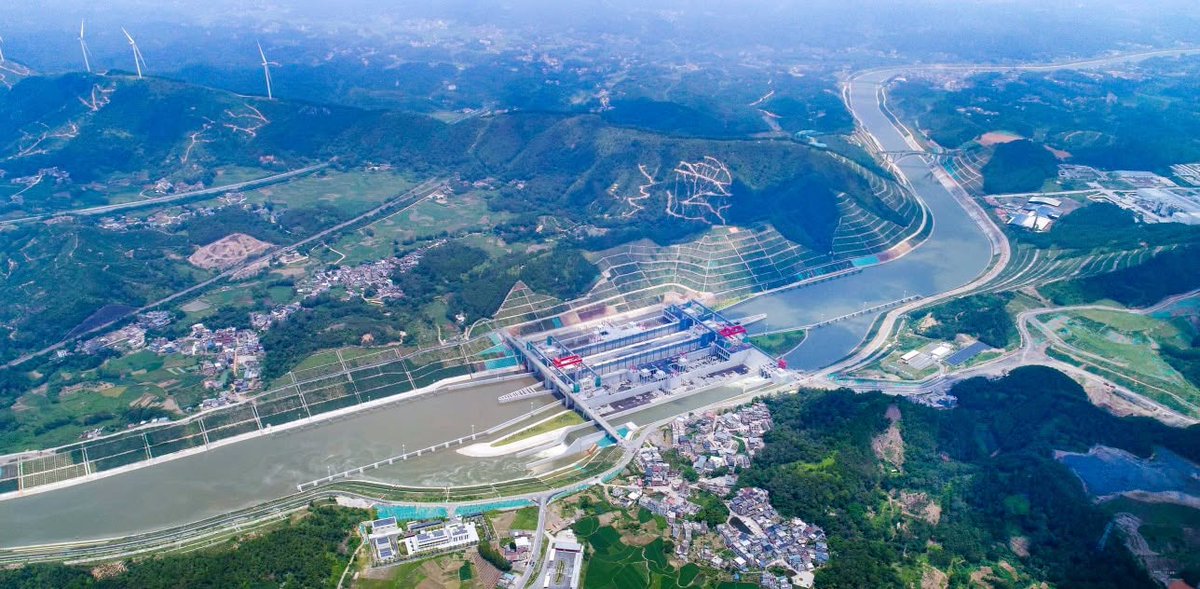 KhaleejMag's tweet photo. Pinglu Canal is now open. 
Spanning 134.2 km with 5,000-tonne vessel capacity, it’s China’s first river-to-sea canal — a shorter, more economical route to the sea for SW China.
A new gateway for China-ASEAN cooperation and a fresh pulse for opening-up. https://t.co/CA4ojnMM3V