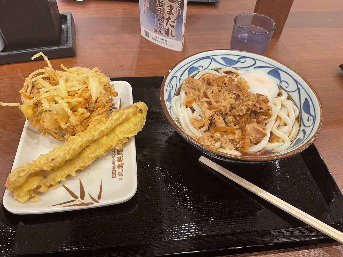 chorus_vrc's tweet photo. 初めての丸亀製麺、うどん屋自体初めてで
あまりの美味さに昇天 https://t.co/TEhkEZk4Zf