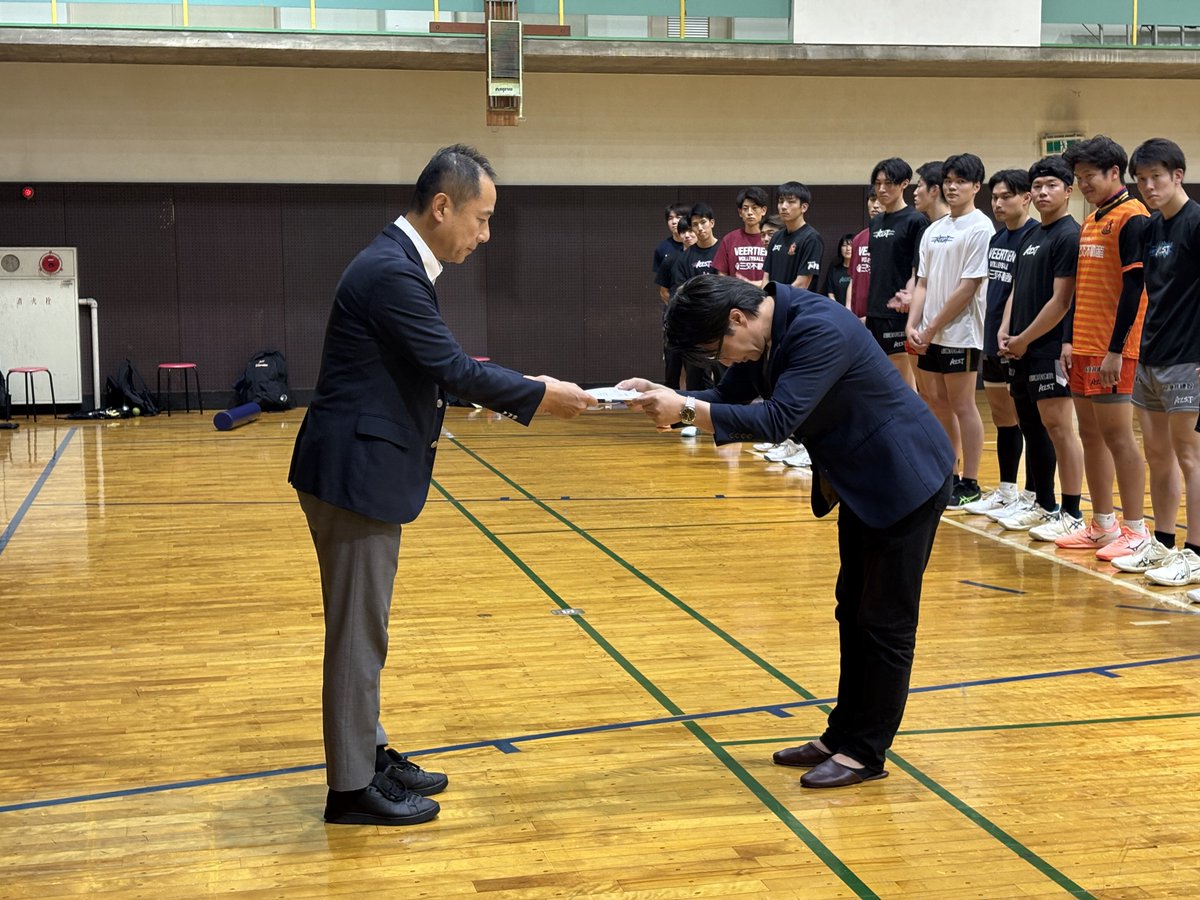 Veertien_VC's tweet photo. 三重県バレーボール協会専務理事である木村敬司様にお越しいただき、国民スポーツ大会、リーグ戦へ向けた激励をいただきました‼️

三重県代表として、誇りを持ち、精一杯戦ってきます🔥

木村専務理事ありがとうございました😊

#ヴィアティン四日市 https://t.co/qAxkw8DViq