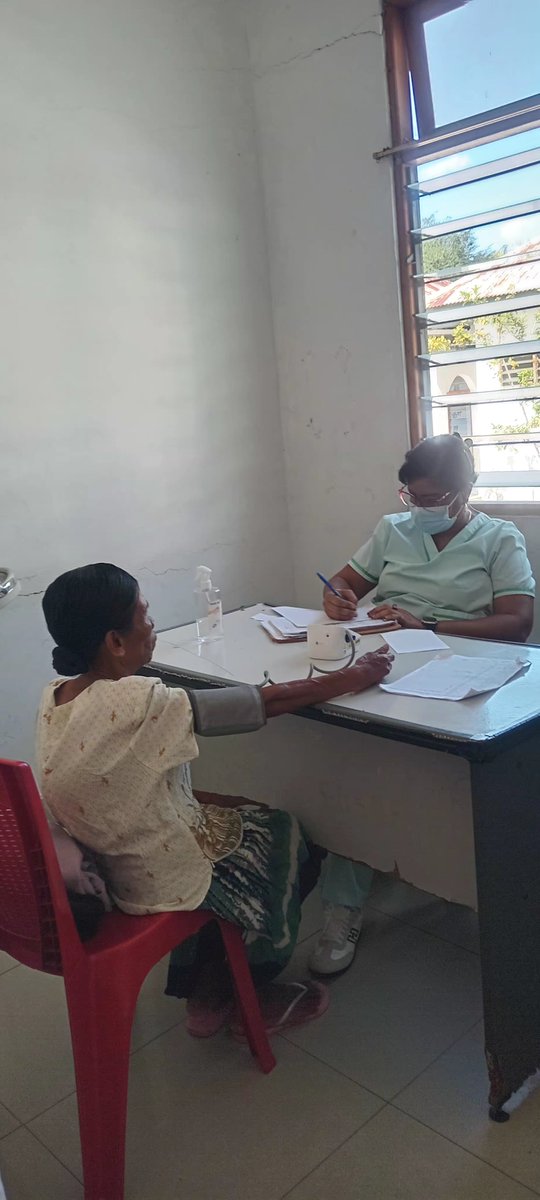 cubacooperaTlma's tweet photo. Dra.Mariluz Parlado Brown Esp.MGI de la #BMCTL #Manufahi brinda atención médica a paciente hipertensa con profesionalismo y compromiso garantizando una atención con calidad porque #CubaCoopera #Cubaporlavida #CubaPorLaSalud #CubaNoEstáSola https://t.co/kMgRMFCY9c