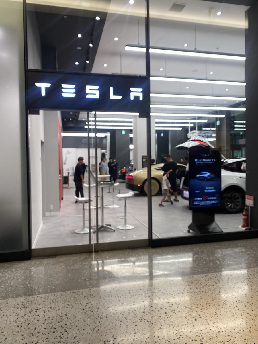 retsxthetesla's tweet photo. @peke3wYYsti グランフロント大阪行ったら誰でも見れますよ https://t.co/Grj5Oy0XCG