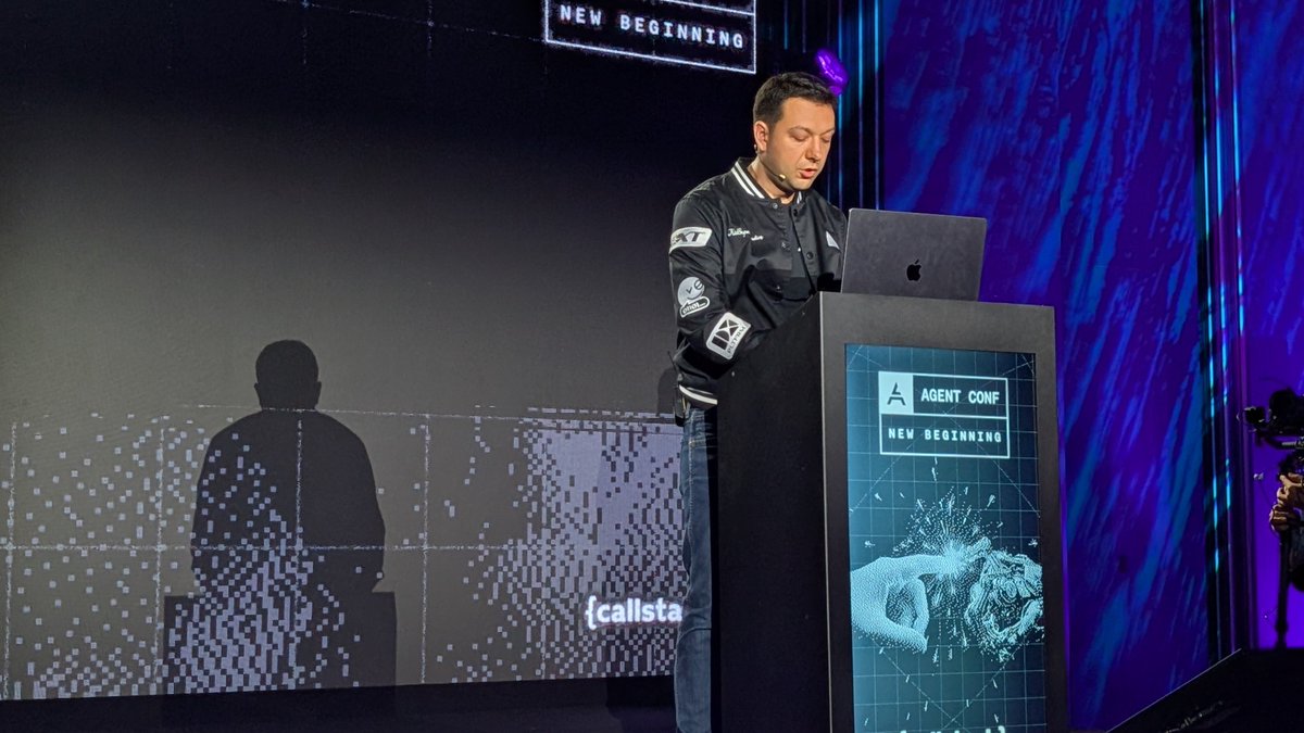 GroundControl's tweet photo. Hey @dom_sipowicz the vibes at @AgentConf are great https://t.co/LVaDRzutNj