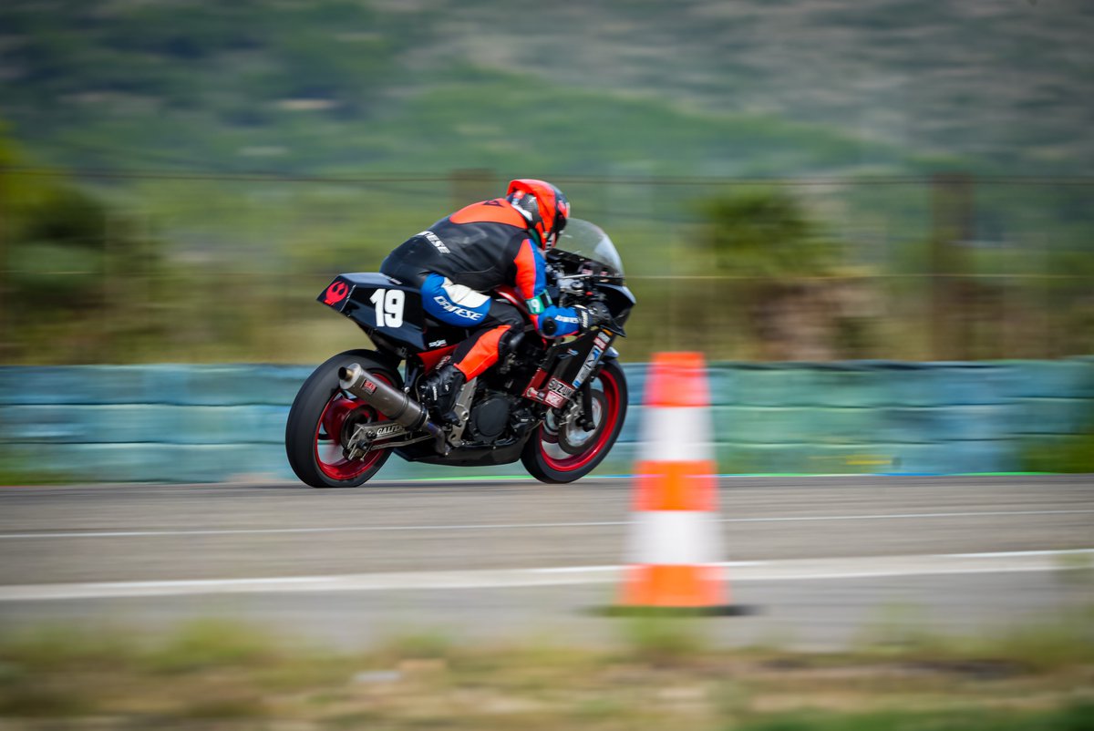 wafa_h8's tweet photo. SPEED IN ONE IMAGE: THE PANNING TECHNIQUE

In sports photography, we don’t always aim to freeze the action. Sometimes, showing motion tells a stronger story. Panning keeps the rider and bike sharp while the background becomes streaks of speed and https://t.co/9PLOSUXWEg