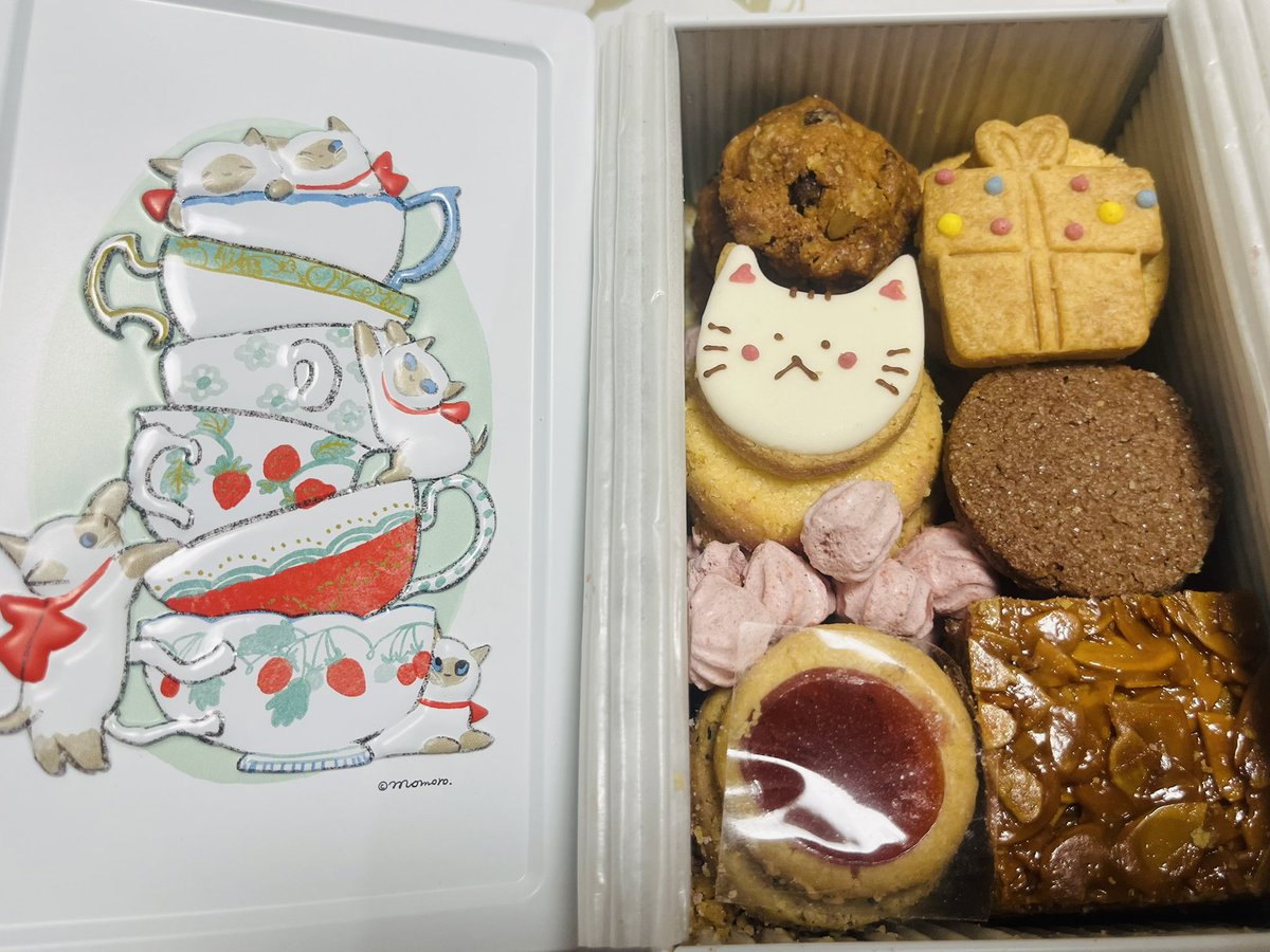 roddee_19's tweet photo. お取り寄せしたクッキー缶🍪かわいい🫶💕美味しい😋 https://t.co/i0A0bZMf2h