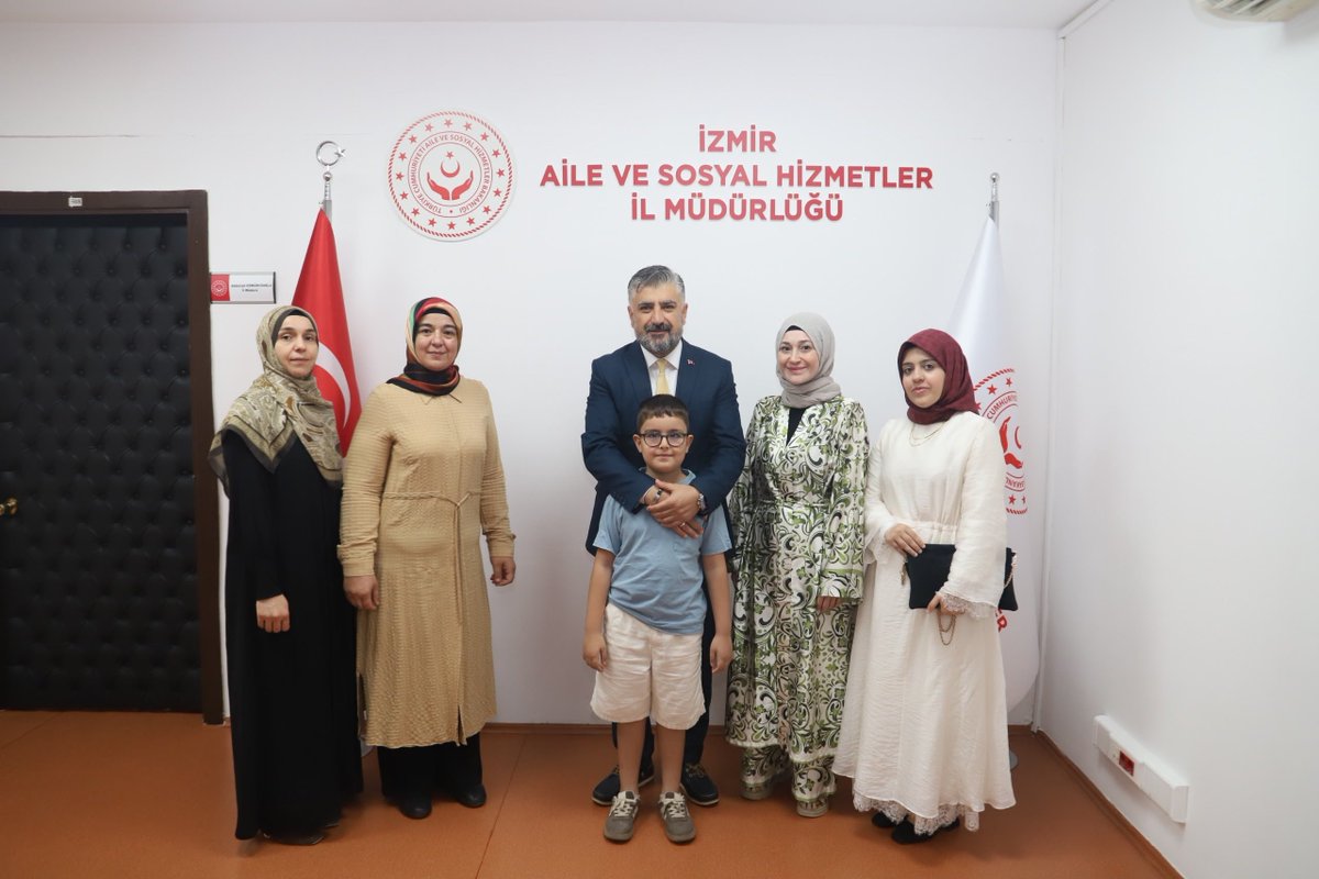 anneveaileder's tweet photo. Bugün, aile ve çocuklarımızın geleceğine dair istişarelerde bulunmak üzere İzmir Aile ve Sosyal Hizmetler İl Müdürlüğümüzü ziyaret ettik.

İl Müdürümüz Sayın Abdullah Kömürcüoğlu’na nazik ev sahipliği ve kıymetli sohbeti için teşekkür ederiz. https://t.co/aamOnuX5HA