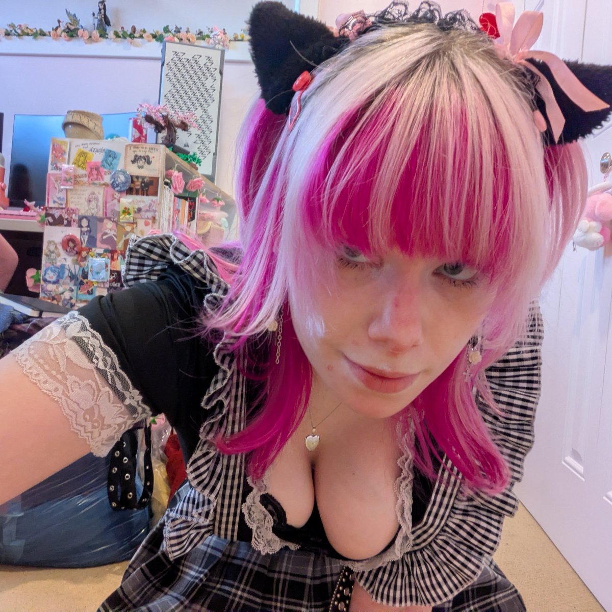 moonycide's tweet photo. last photos were 2 horny 3 this acc my bad :p https://t.co/D2BhI7W1dB