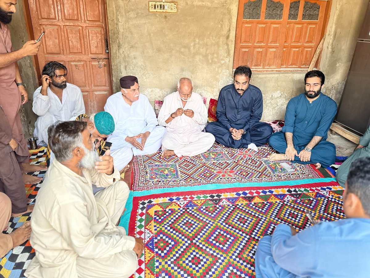 AsgharAliS786's tweet photo. #Hyderabad
#PPPP Young Leader Mr @bilalshoro376 sb Offared Condolence with Uris Chang on Sad Demise of his Sister at Village Noor Khan Chang UC 145 HMC Hyderabad
@BBhuttoZardari @jamkhanshoro @KashifShoroPPP @JamKhanShoroPPP https://t.co/ekhO5ij4Cb