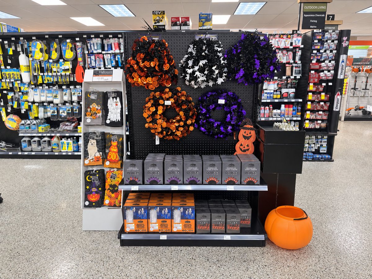 HomeFurn_WH's tweet photo. 🎃👻 Halloween has hit Pate Ace! 👻🎃

Fun spooky lights, wreaths, hand towels, garland &amp; more—we’ve got everything you need for some BOO-tiful Halloween fun! 🕸️🧡🖤

📍 Pate Ace Home &amp; Hardware
1515 Highway 17 North
Eagle Lake, FL 33839

#PateAce #PateAceHomeAndHardware... https://t.co/2djDeAYHjw
