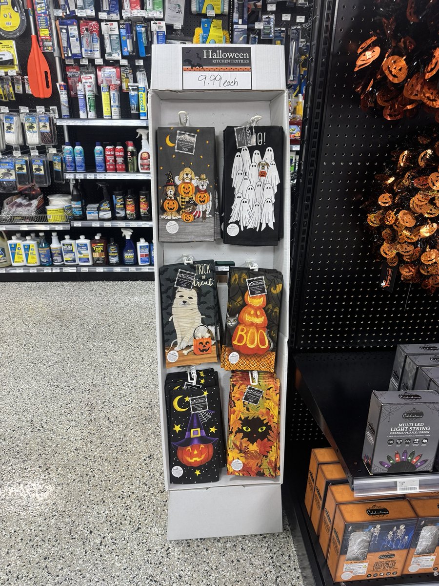 HomeFurn_WH's tweet photo. 🎃👻 Halloween has hit Pate Ace! 👻🎃

Fun spooky lights, wreaths, hand towels, garland &amp; more—we’ve got everything you need for some BOO-tiful Halloween fun! 🕸️🧡🖤

📍 Pate Ace Home &amp; Hardware
1515 Highway 17 North
Eagle Lake, FL 33839

#PateAce #PateAceHomeAndHardware... https://t.co/2djDeAYHjw