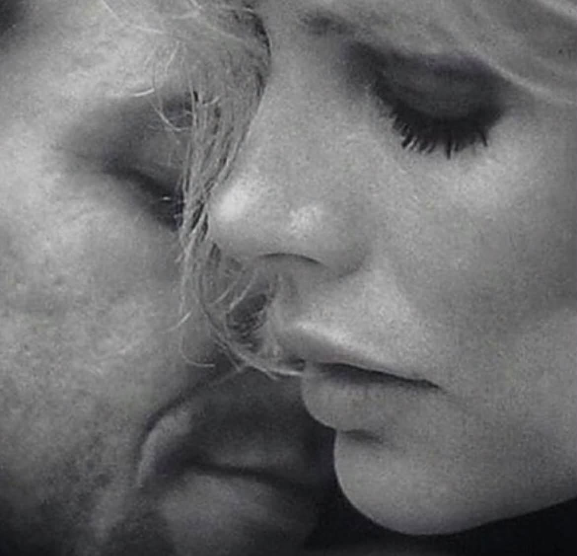 Passionissime's tweet photo. 9½ Weeks by #AdrianLyne (1986)    #MickeyRourke and #KimBasinger https://t.co/MvjIk0zdJ9