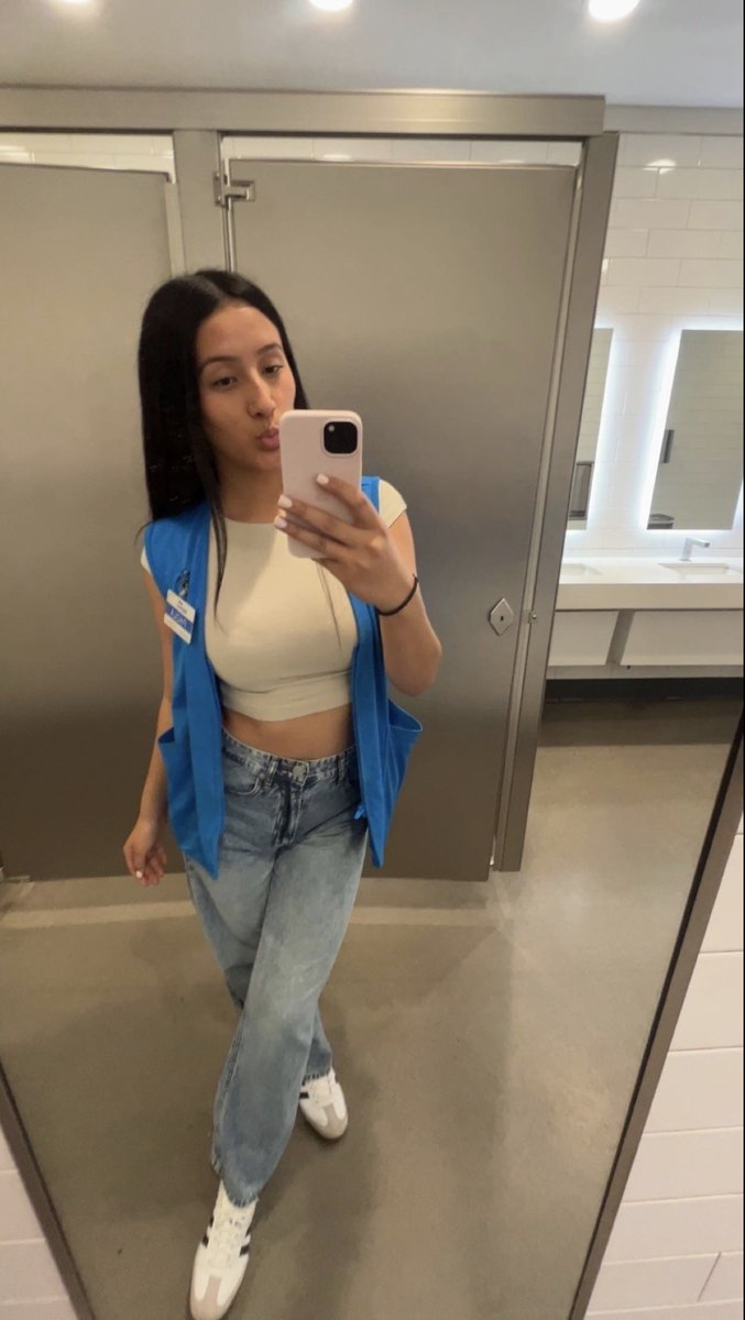 thegorillachese's tweet photo. Lil cucky wanted his gf and her cousins on show. Tell him what you'd do to them 

#cuck #cuckson #momson #incest #mom #milf #ntr #bull #bwc #imwf #wankchat #irl #irls #jerkbud #jerkoff #cum #orgasm https://t.co/9vaRSOuhSZ