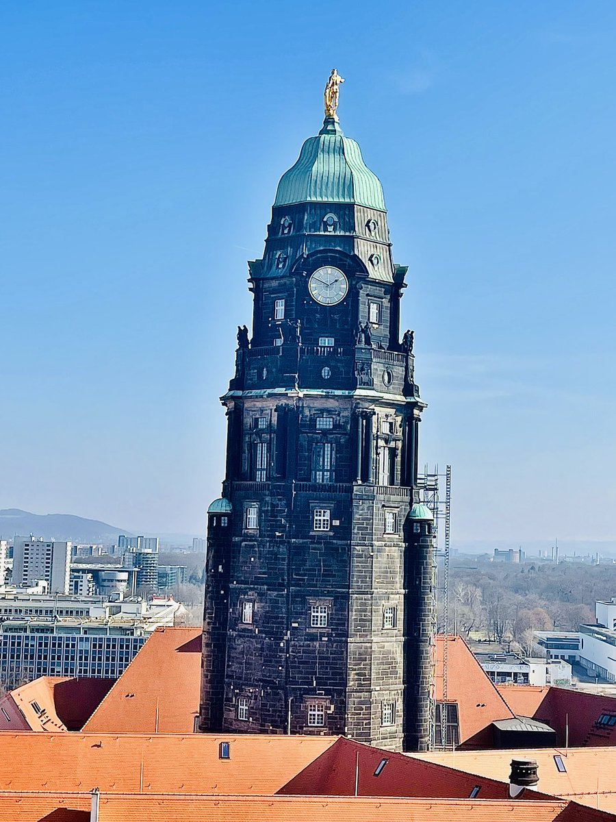 vinmax_life's tweet photo. BRO! Ain't ordinary rooftop statue—it's HERCULES, 1 hand dumping horn of plenty like champ, other pointing at city's BEAUTIES at feet YEAH

Ripped copper skin, fixed flaws, swapped broken pieces &amp; 19 wartime BHs! Slapped on 520g pure 23.75kt GOLD LEAF worth €10k! WHO'S THE MAN?! https://t.co/GnqLK0062B