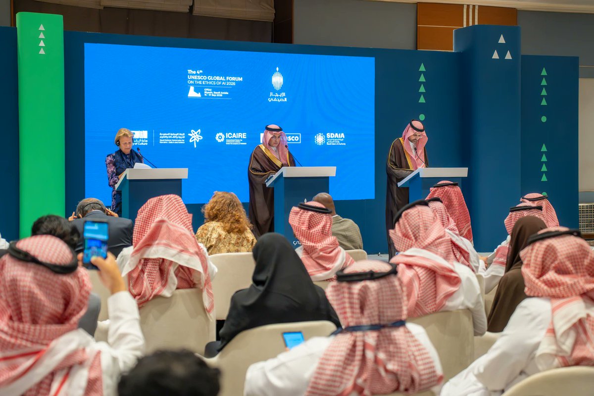 KhaleejMag's tweet photo. China can set a global example and help promote international cooperation in balancing AI innovation and regulation, said Majid Ali AlShehry, acting director-general of the International Center for AI Research and Ethics in Saudi Arabia. https://t.co/vL07qB4i1X