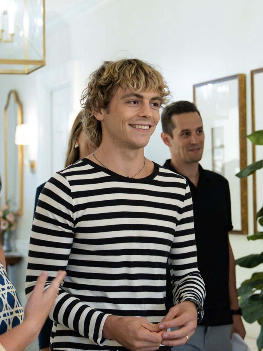 RossLPortugal's tweet photo. 📸 Ross Lynch at the Louisiana State University campus yesterday. https://t.co/4ynuI2lFAH