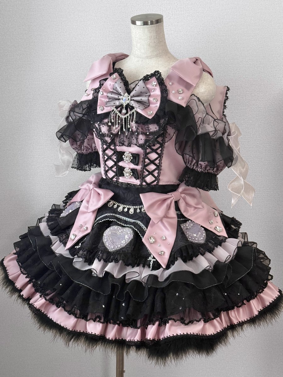 melt_kyoto's tweet photo. 🎀♡𝑵𝑬𝑾♡新作レンタル衣装追加♡🎀
       • ───── ୨୧ ───── •
🩷スタジオメルト×栗栖しおんさん🖤

キラキラ可愛すぎるアイドル衣装( ᵕ ᵕ̩̩ )💭
スタジオメルトで是非レンタルしてみてください🧸♡ (@kurusu_costume )

💘商用利用もOKです💘
コンカフェ、グッズ撮影、生誕祭など世界に一つだけの衣装で撮影しませんか？🎀

🍬アイドル衣装は事前ご予約のみ🍬
ご希望の方は"必ず"予約フォームのオプション「アイドル衣装レンタル」を選択↪︎備考欄にご希望の衣装を記入をお願いいたします💌

まだまだ更新！ラインナップ⬇️

https://t.co/l4FeWtA9X9

#スタジオメルト京都 
#メルトレンタル衣装