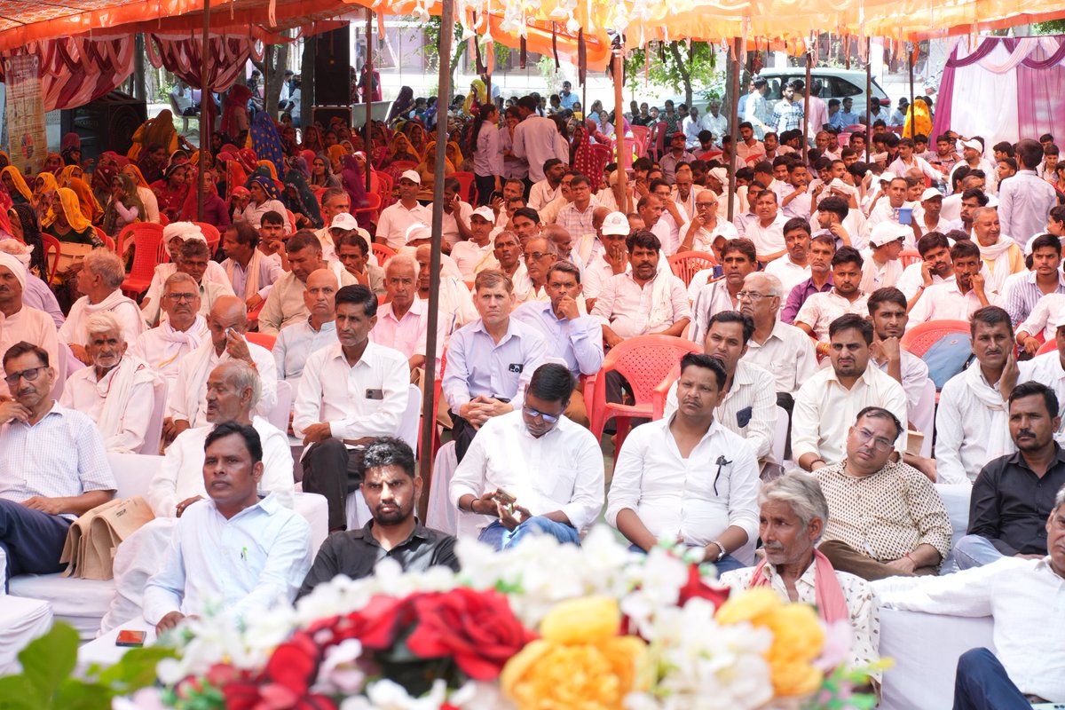 kvkdausa's tweet photo. कृषि विज्ञान केंद्र दौसा द्वारा भारतीय कृषि अनुसंधान संस्थान नई दिल्ली के तत्वाधान में डीडवाना गांव में किण्वित जैविक खाद एवं टिकाऊ खेती को बढ़ावा देने हेतु विशाल किसान मेला का आयोजन किया गया जिसमें लगभग 1100 किसानों ने भाग लिया #icarindia #iari #atarijodhpur https://t.co/3TN9FPepSb