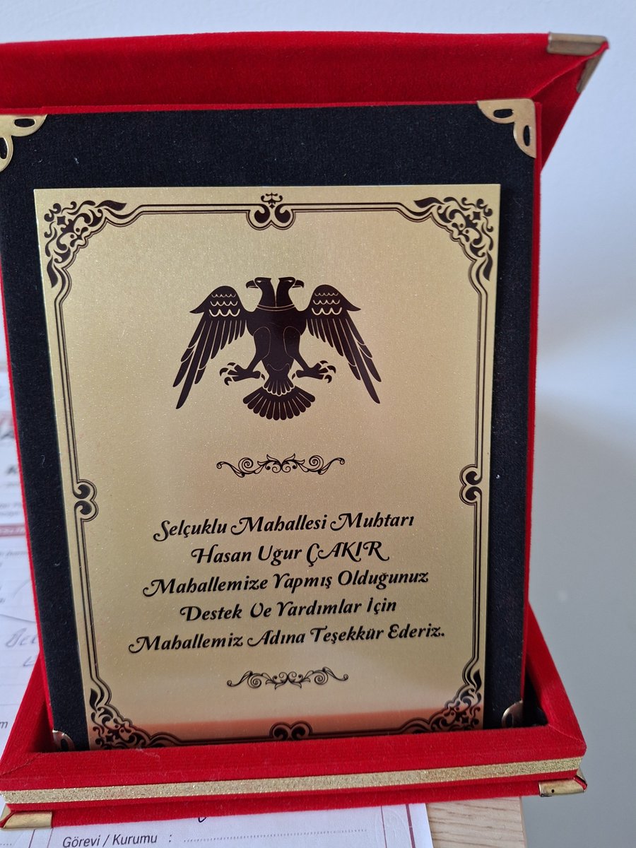 sivasahaber's tweet photo. Sivas’tan Sayın Reis Sedat Peker’e Bir Plaket Daha!

Selçuklu Mahallesi Muhtarı Hasan Uğur Çakır tarafından, mahalleye yapılan destek ve yardımlar dolayısıyla Sayın Reis Sedat Peker’e ulaştırılmak üzere teşekkür plaketi takdim edildi.

@sedat_peker https://t.co/BGiehCrCS7