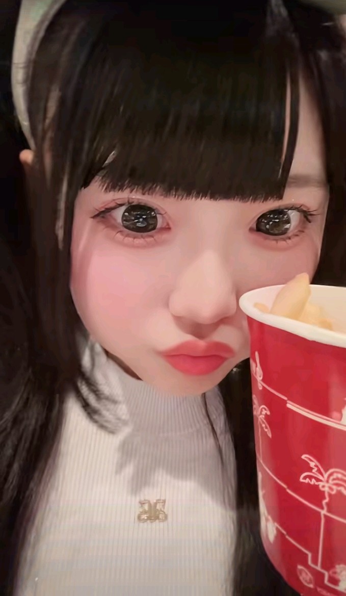 32mini_love's tweet photo. 七三分けにハーフツイン新鮮でかわいい😭😭
やっぱりポテトだいすきさんでかわいい>  ̫ <
#みにたんみにきて https://t.co/GARDmN710S