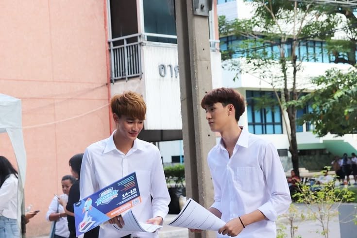 meepangg's tweet photo. นวัตเป็นคณะที่มีดาราเยอะ แต่ดิวบอกเพื่อนที่เป็นดาราไม่มี ก็แน่สิ ดูแก๊งนนนดาราอยู่กลุ่มนั้นหมด ตัดภาพมาที่ดิวธี555555555 https://t.co/wvc9Tap7rn