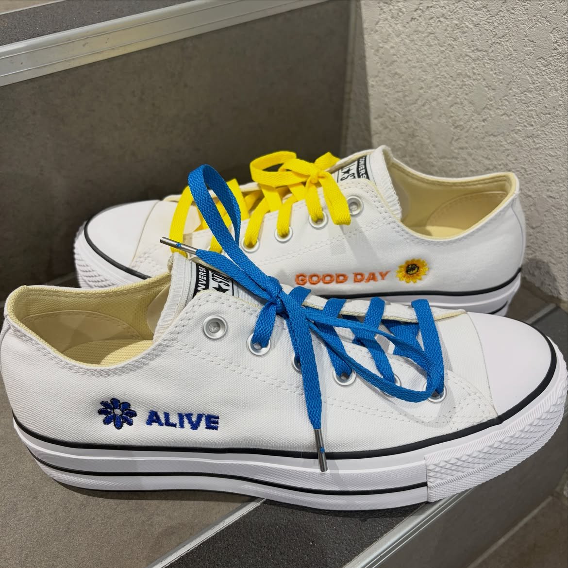 _kirin3_lovely's tweet photo. そういうCONVERSEが発売されたのかなと思ったら、ソンムルだったのね。。。👟

https://t.co/BaDNzEGuwU

· https://t.co/OmWnInKqje
