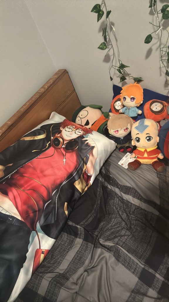 holedweIling's tweet photo. grown ass man with a job and this is how i decorate my living space https://t.co/LTypfZiUNc