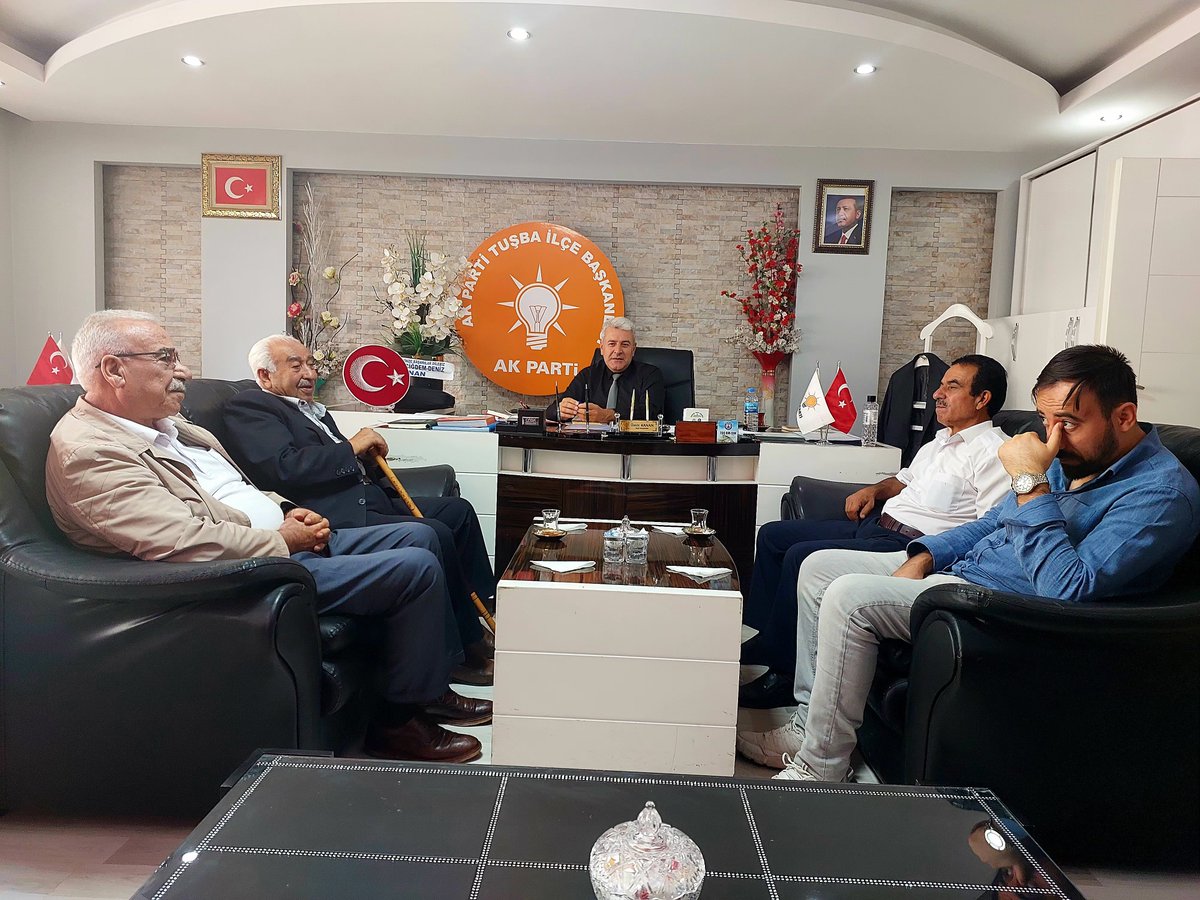 umitkanan72's tweet photo. 📍 AK Parti Tuşba İlçe Başkanlığı

Hemşehrilerimizle bir araya gelmeye, onların görüş, talep ve önerilerini doğrudan dinlemeye devam ediyoruz.

Tuşba’mızın her kesimiyle iletişimimizi güçlü tutarak, vatandaşlarımızın yanında olmaya ve ilçemiz için gece gündüz çalışmaya devam edeceğiz.

Ziyaretleri ve samimi sohbetleri için tüm vatandaşlarımıza teşekkür ediyorum.

#AKPartiTuşba #TürkiyeYüzyılı #DurmakYokYolaDevam
@ahmetbuyukgumus @mustafaalkayis @Recep_ayd25 @K_Turkmenoglu_V @Burhan_Kayaturk @ArvasAbdulahat  @serdaraysan65 

@akparti @AKGMTeskilat @akpartivan @vanaktusba